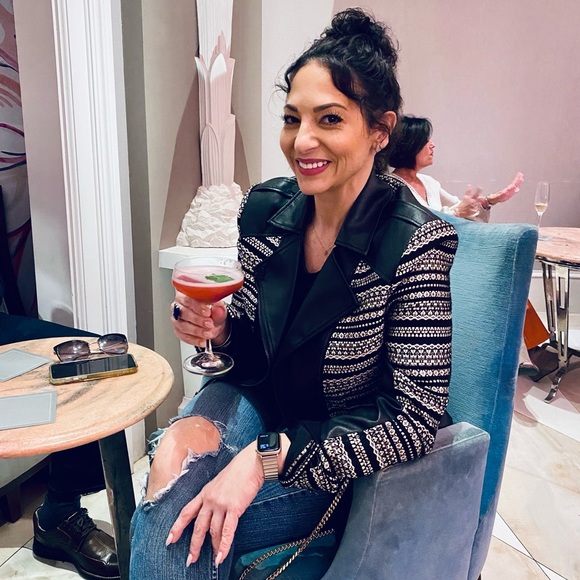 Meet your Posher, Laura - Picture 1 of 6